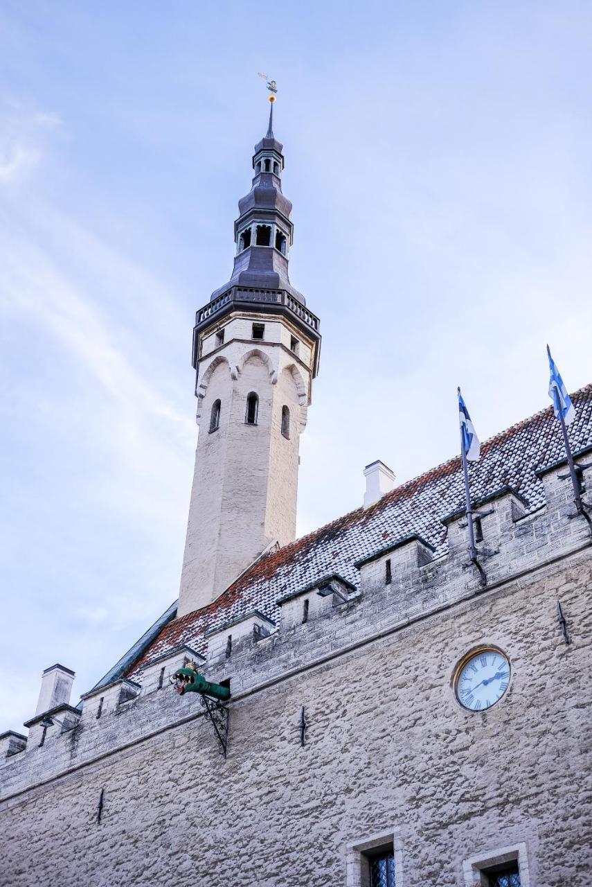 Old Town Main Square Apartment With Sauna Tallinn Exterior photo